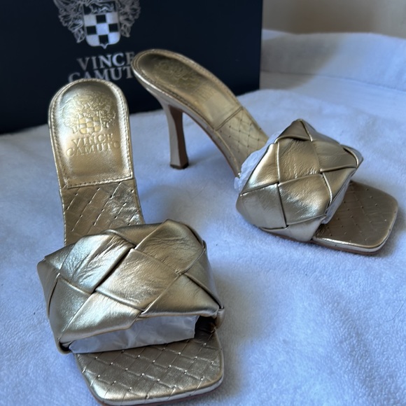 Vince Camuto - gold woven mule - size 6 - Picture 2 of 3